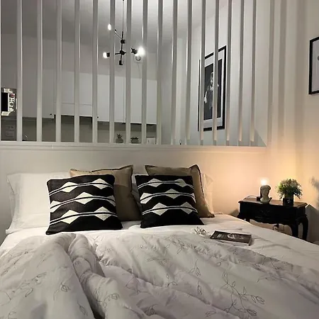 Apartment Retro Style With Terrace In Modern *